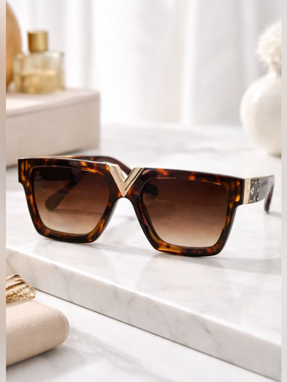 Tortoiseshell V-Accent Square Sunglasses - Women